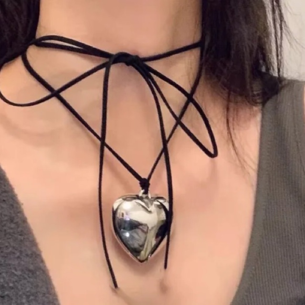 Black Velvet Big Silver Heart Pendant Choker Necklace for Women Elegant